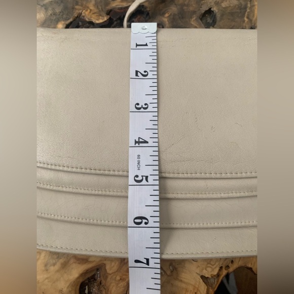 Vintage 70s/80s Cream Leather Shoulder Bag with Gold Hardware - Picture 7 of 7